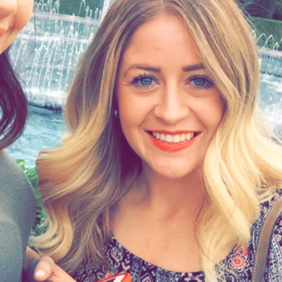 Meet your Posher, Stephanie - Picture 1 of 1